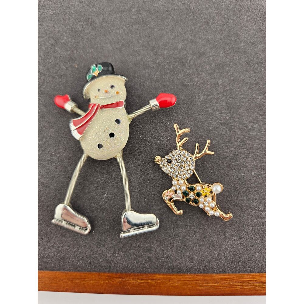 Winter Pins Set Of 2 Silver Tone Snowman Reindeer Cutesy Holiday Festive Granny
